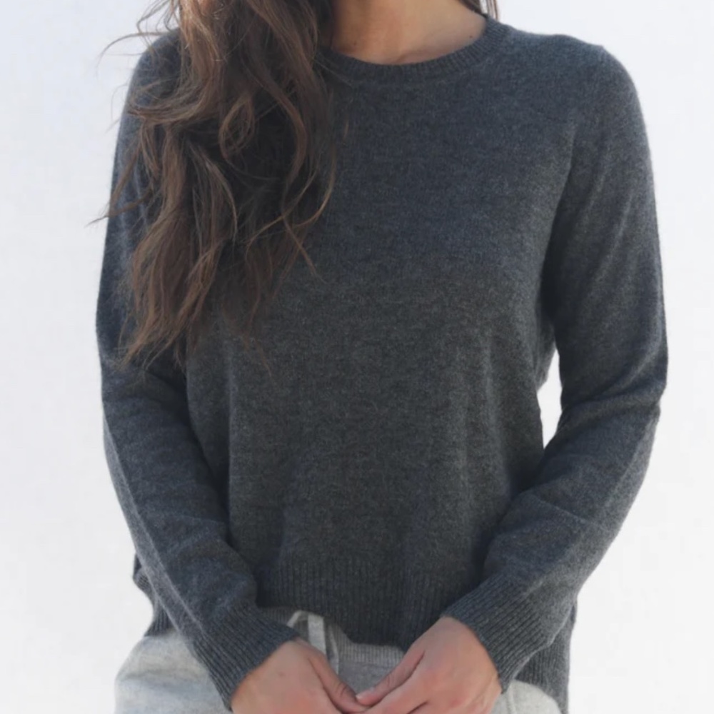 Oats and Cashmere Kendra swear in color Adriatic Size L GUC